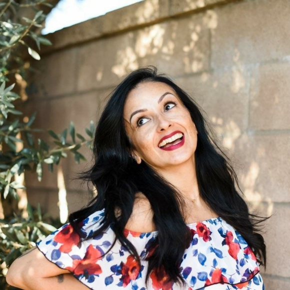 Meet your Posher, Cari - Picture 3 of 3